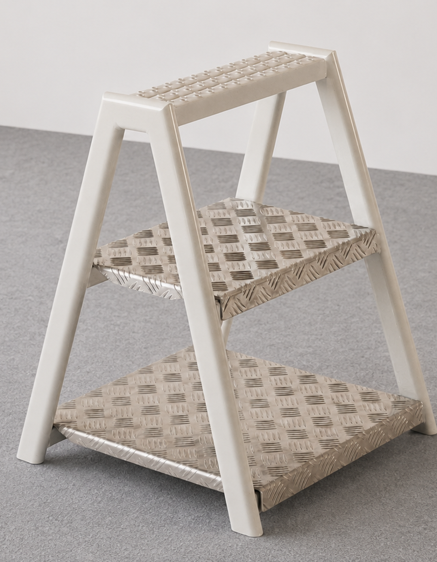 WorkPark Multitritt WP 07 auf dem Boden eines Therapieraums