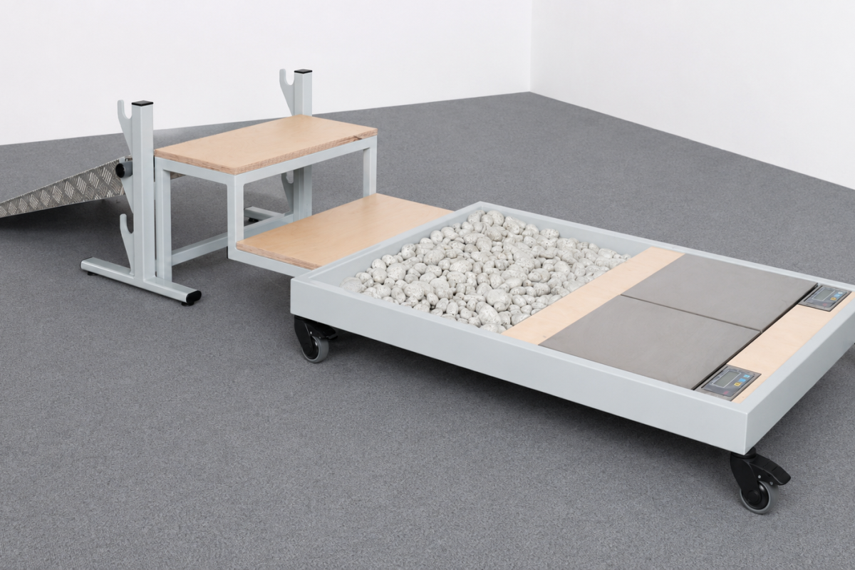 WorkPark Multifunktionsbox WP 12 mit Kiesbett und Stufe im Therapieraum